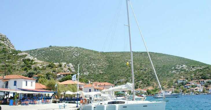 Rent a sailboat in Loutraki Harbour - Oceanis 40
