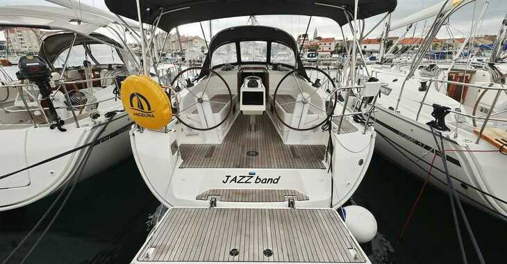 Rent a sailboat in Sangulin Marina - Bavaria Cruiser 37 - 3 cab.