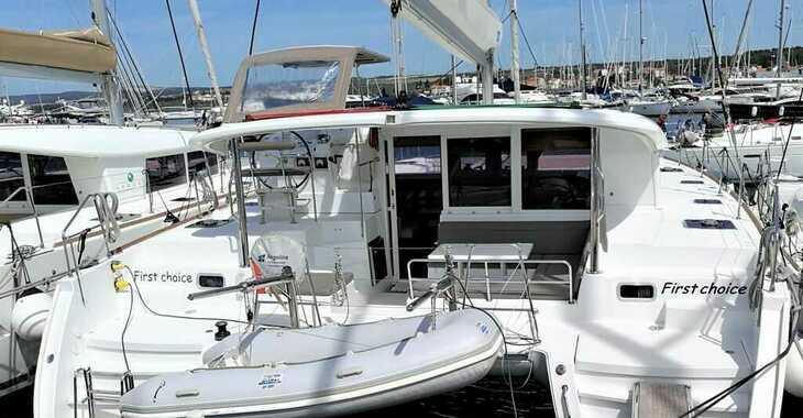 Rent a catamaran in Sangulin Marina - Lagoon 400 S2 - 4 + 2 cab.