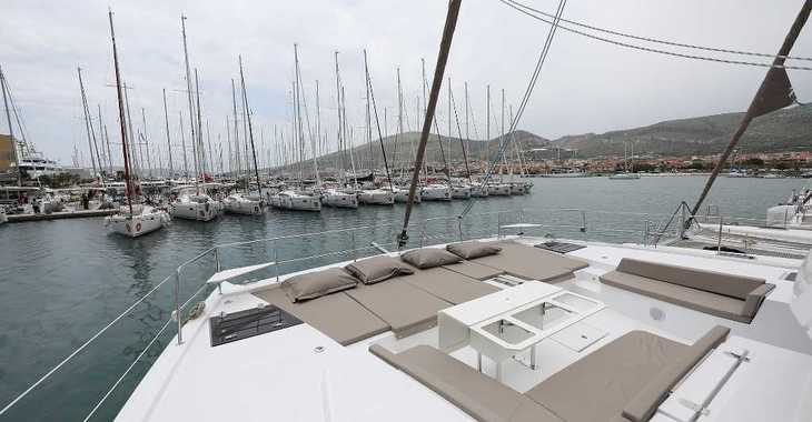 Rent a catamaran in Marina Frapa - Bali 5.4 - 6 + 2 cab.