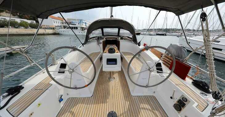 Rent a sailboat in Marina Mandalina - Bavaria Cruiser 34