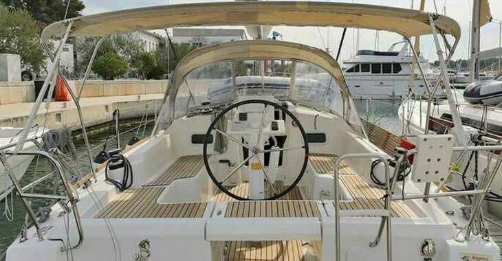 Rent a sailboat in Marina Mandalina - Oceanis 34