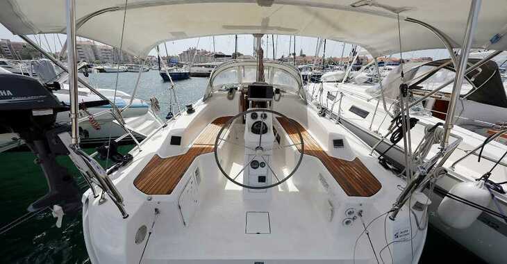 Rent a sailboat in Vodice ACI Marina - Bavaria Cruiser 33