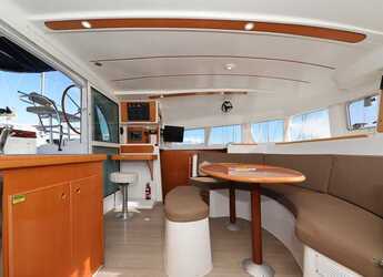 Louer catamaran à Sangulin Marina - Lagoon 380 S2 - 4 + 2 cab.