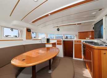 Louer catamaran à Sangulin Marina - Lagoon 380 S2 - 4 + 2 cab.