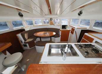 Louer catamaran à Sangulin Marina - Lagoon 380 S2 - 4 + 2 cab.