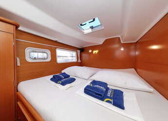 Louer catamaran à Sangulin Marina - Lagoon 380 S2 - 4 + 2 cab.