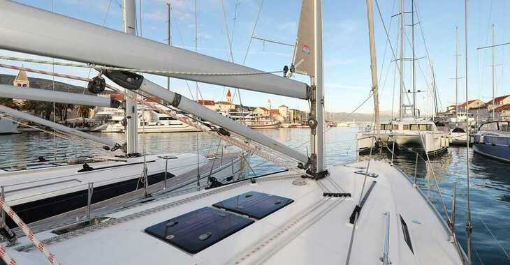 Rent a sailboat in Trogir ACI Marina - Bavaria Cruiser 40