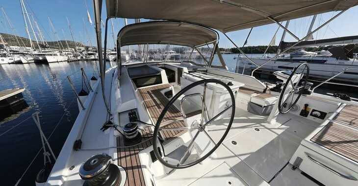 Rent a sailboat in Marina Mandalina - Oceanis 51.1 - 5 + 1 cab.