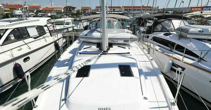 Rent a sailboat in Marine Pirovac - Bavaria C38