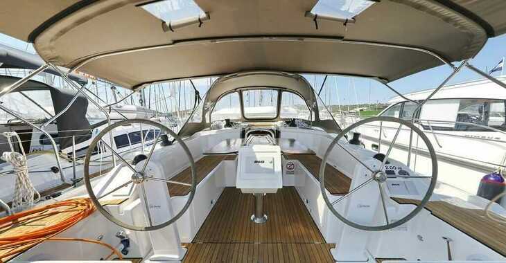 Rent a sailboat in Marine Pirovac - Bavaria C38