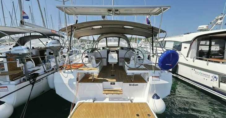 Rent a sailboat in Marine Pirovac - Bavaria C38