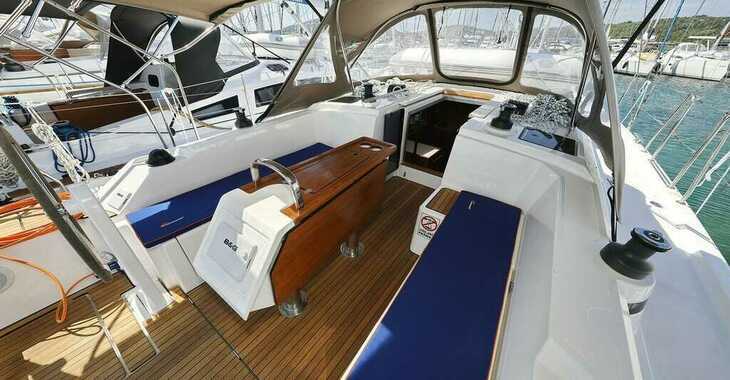 Rent a sailboat in Marine Pirovac - Bavaria C38