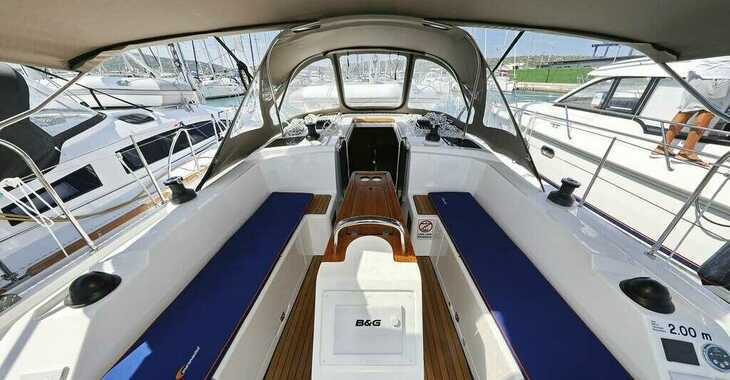 Rent a sailboat in Marine Pirovac - Bavaria C38