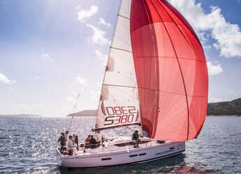 Rent a sailboat in Marine Pirovac - Salona 380 Performance
