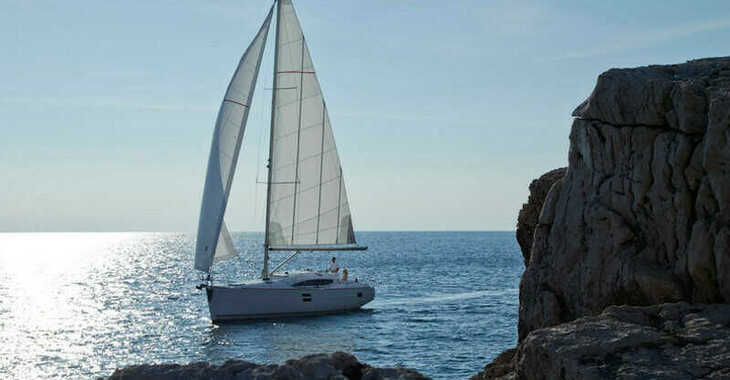 Chartern Sie segelboot in Marine Pirovac - Elan Impressin 40.1