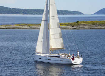 Rent a sailboat in Veruda Marina - Dufour 412