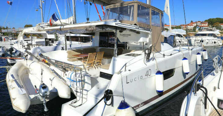 Rent a catamaran in Veruda Marina - Lucia 40