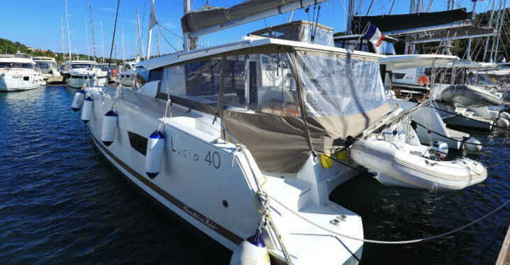 Rent a catamaran in Veruda Marina - Lucia 40
