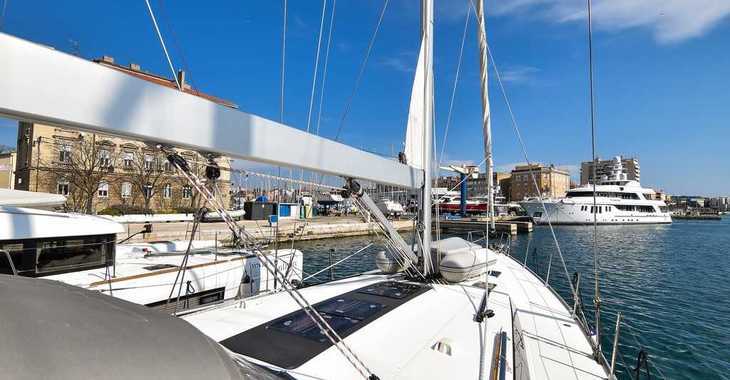 Chartern Sie segelboot in Zadar Marina - Bavaria Cruiser 56