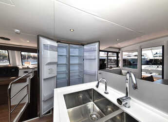 Noleggiare catamaran in Marina Tankerkomerc - Bali 4.6