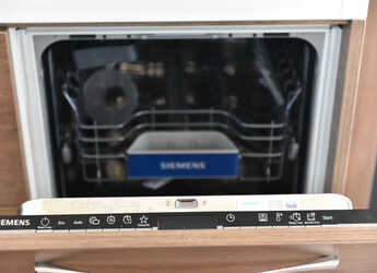 Noleggiare catamaran in Marina Tankerkomerc - Bali 4.6