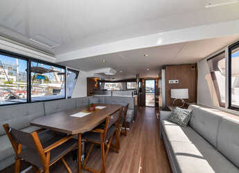 Noleggiare catamaran in Marina Tankerkomerc - Bali 4.6