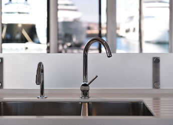 Noleggiare catamaran in Marina Tankerkomerc - Bali 4.6