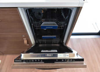 Noleggiare catamaran in Marina Tankerkomerc - Bali 4.6