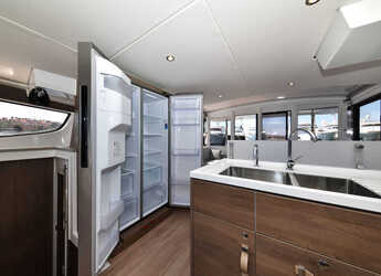 Noleggiare catamaran in Marina Tankerkomerc - Bali 4.6