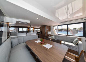 Noleggiare catamaran in Marina Tankerkomerc - Bali 4.6