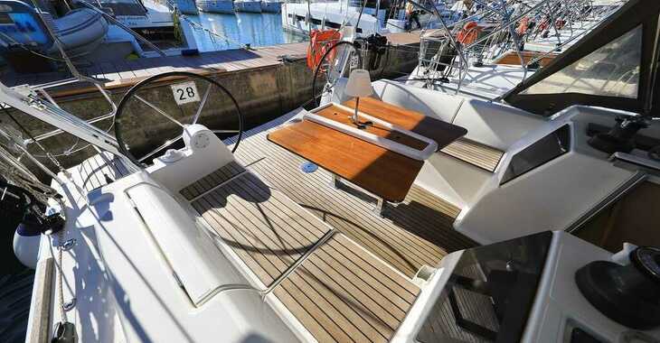 Rent a sailboat in Veruda Marina - Dufour 382