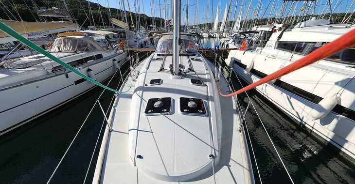 Rent a sailboat in Veruda Marina - Sun Odyssey 44 i