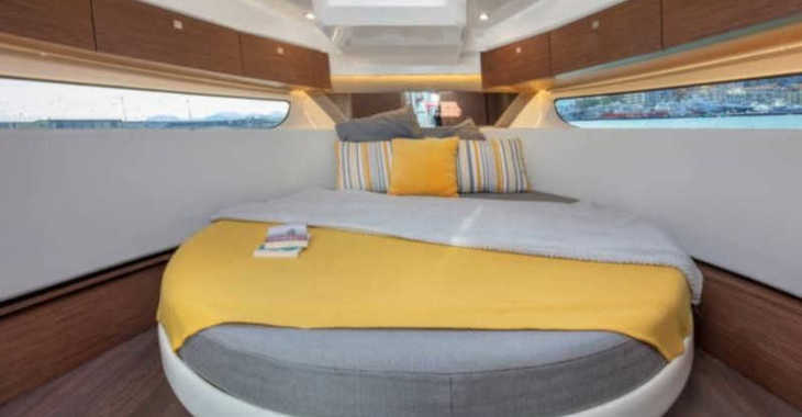Rent a motorboat in Zadar Marina - Merry Fisher 1095