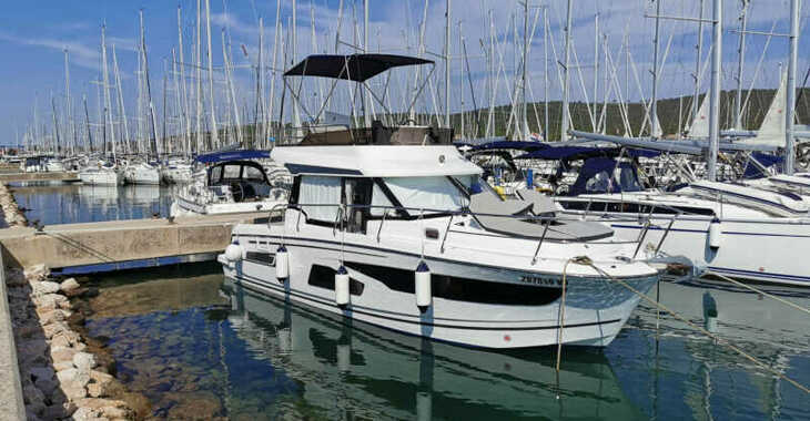 Rent a motorboat in Marina Sukosan (D-Marin Dalmacija) - Merry Fisher 1095 FLY