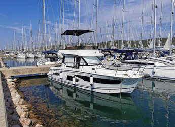 Rent a motorboat in Marina Sukosan (D-Marin Dalmacija) - Merry Fisher 1095 FLY