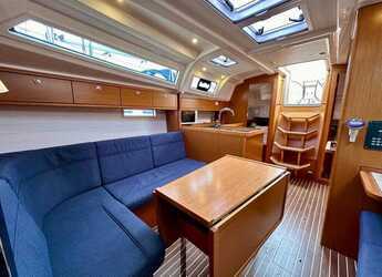 Rent a sailboat in Marina Sukosan (D-Marin Dalmacija) - Bavaria Cruiser 37 