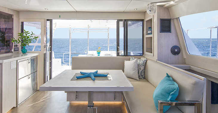 Rent a power catamaran in Marina Zeas - Moorings 434 PC (Club)