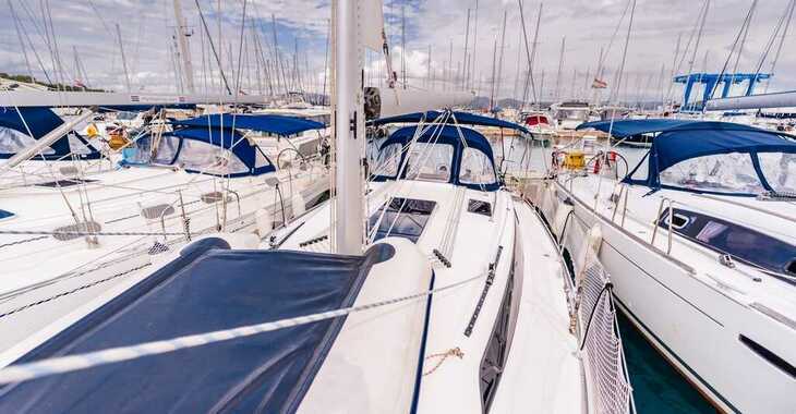 Rent a sailboat in Betina Marina - Bavaria Cruiser 37 