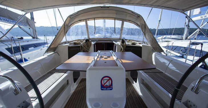 Rent a sailboat in Marina Kremik - Dufour 412 Grand large