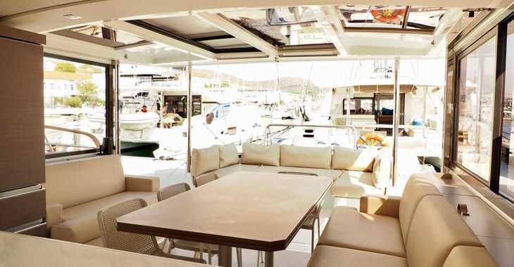 Rent a power catamaran  in Marina Mandalina - Bali 4.3 MY