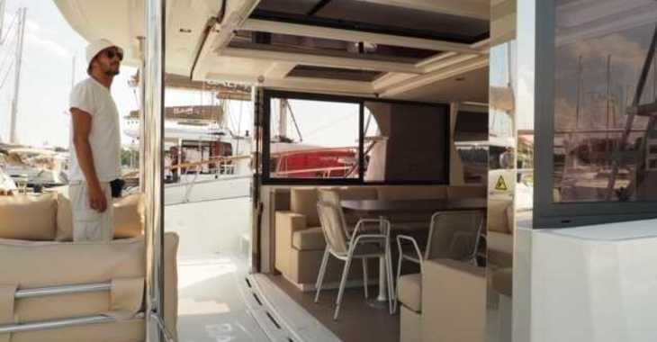 Rent a power catamaran  in Marina Mandalina - Bali 4.3 MY
