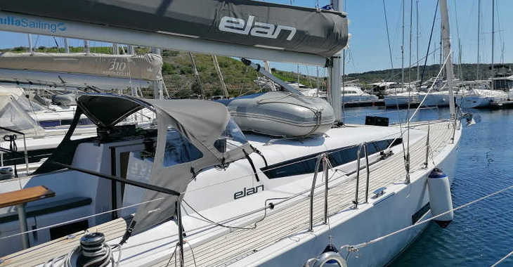Rent a sailboat in Marina Kremik - Elan E5