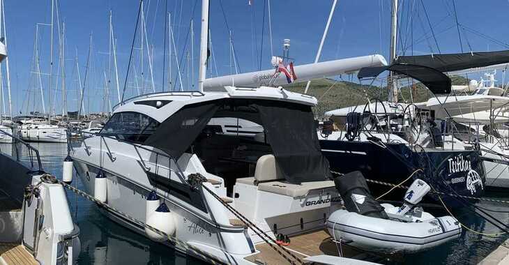 Rent a motorboat in SCT Marina - Grandezza 34 OC 