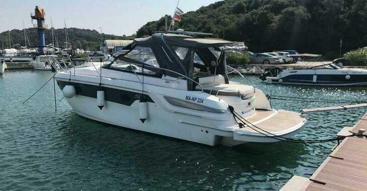 Rent a motorboat in SCT Marina Trogir - Bavaria S32 Open