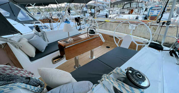 Rent a sailboat in Veruda - Bavaria Cruiser 41
