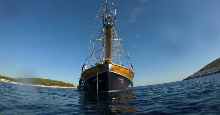 Rent a schooner in Marine Pirovac - Gulet