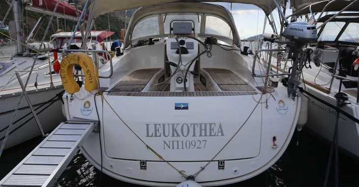 Rent a sailboat in Loutraki Harbour - Bavaria Cruiser 36