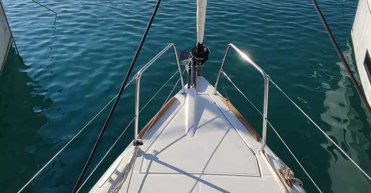 Rent a sailboat in Loutraki Harbour - Sun Odyssey 349