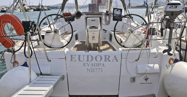 Chartern Sie segelboot in Loutraki Harbour - Sun Odyssey 439